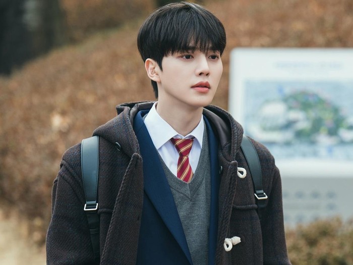 Penampilan Song Kang sebagai bintang drama Korea Four Hands Two Sonatas.