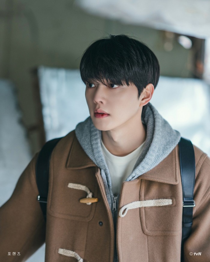 Penampilan Song Kang sebagai bintang drama Korea Four Hands Two Sonatas.