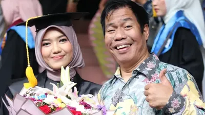 Mengenang Temon: Sosok Ayah Humoris dan Memori Indah Saat Wisuda