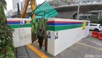 Trotoar Darurat MRT Bundaran HI Disulap Jadi Lorong Taman Labirin