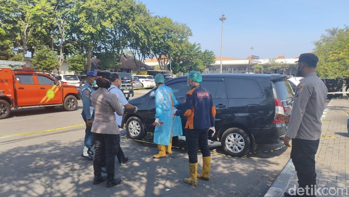 Wanita ditemukan tewas dalam Innova pelat merah di Bandara Juanda