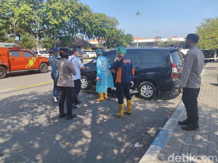 Wanita ditemukan tewas dalam Innova pelat merah di Bandara Juanda
