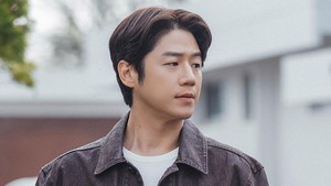 Secara profesional, dia bekerja sebagai reporter surat kabar spesialis investigasi. Sebagai jurnalis, Kwon Tae Sung sangat menjunjung tinggi keadilan. Suatu hari dia dapat misi mencengangkan. (Foto: dok. MBC)