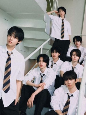 Kenalin Nih AEN, Boyband Adik MONSTA X & IVE!