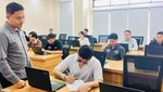 Gaya Berkacamata Gelap Andika Mahesa Saat Ujian Kuliah