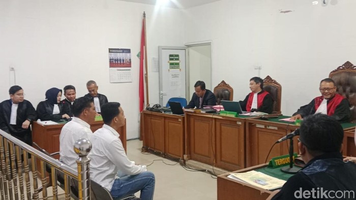 Anggota DPRD Muara Enim-Anaknya Didakwa Terima Mobil-Uang dari Proyek ...