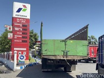 Sopir Truk Sambat Susah Cari Solar di Sidoarjo, Antrean SPBU Bikin Macet