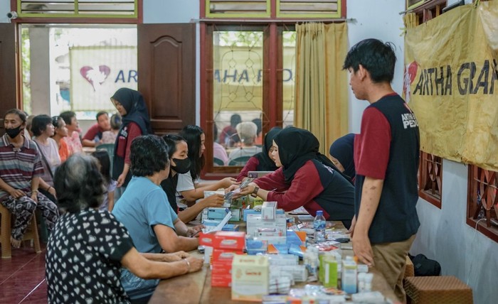 Artha Graha Peduli Beri Layanan Kesehatan & Paket Sembako di 5 Lokasi