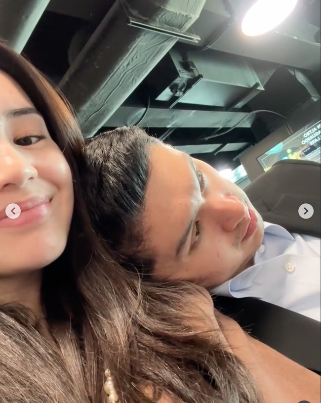 Tak hanya video dan foto mesra keduanya, Beby juga menuliskan keterangan romantis dalam unggahannya. Happy 2nd anniversary, Suamik. Thank you for bringing so much peace to my heart and soul. Life feels more meaningful with you in it. Can’t wait for all the years ahead. (Selamat ulang tahun pernikahan ke-2, Suamik. Terima kasih telah membawa begitu banyak kedamaian ke hati dan jiwaku. Hidup terasa lebih bermakna dengan kehadiranmu. Tak sabar menantikan tahun-tahun mendatang), tulisnya. Foto: Instagram/@bebytsabina