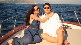 Potret Anniversary Pernikahan Beby Tsabina, Mesra Bareng Suami di Atas Kapal