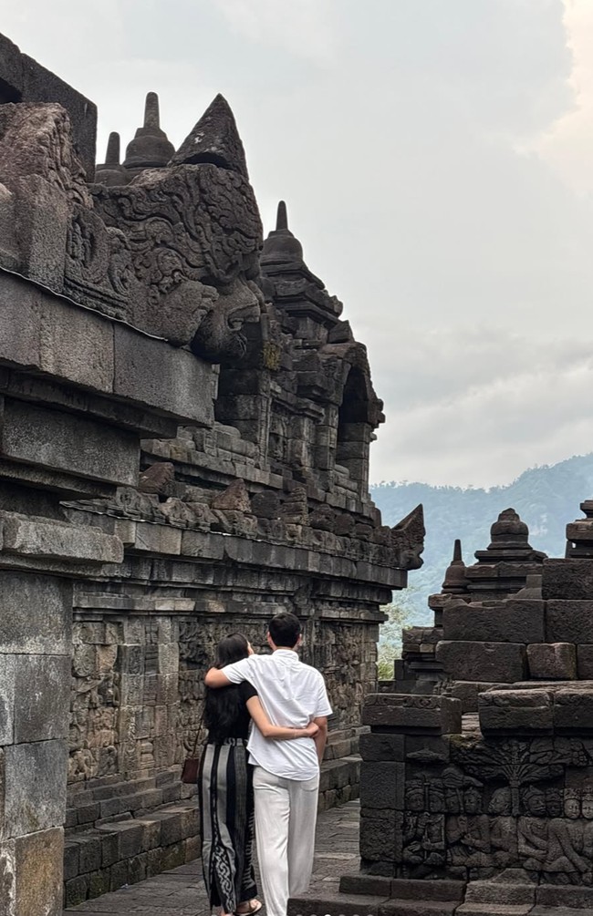 Di usia pernikahan yang ke 2 tahun, keduanya terlihat semakin kompak dan mesra. Foto: Instagram/@bebytsabina