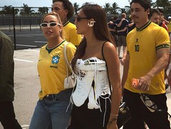 Gaya Bruna Biancardi Nonton Neymar Debut Piala Dunia, Pakai Korset Sepatu Bola