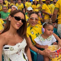 Penampilan Bruna cukup kontras dengan para pendukung Brasil lain yang kompak mengenakan jersey warna kuning-hijau. Foto: Instagram @brunabiancardi