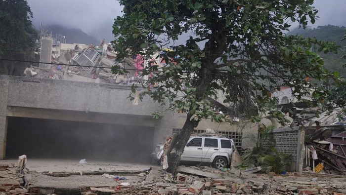 Dampak kerusakan akibat gempa dahsyat di Venezuela (dok. REUTERS/Maxwell Briceno)