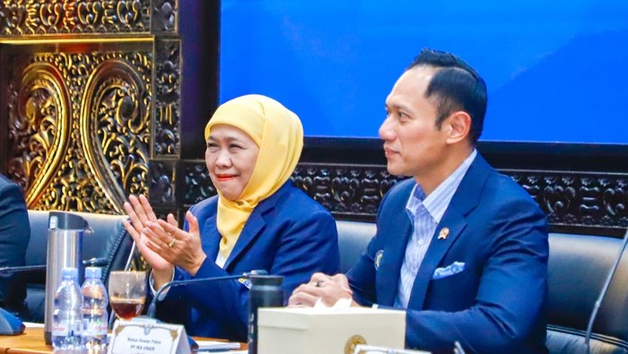 Dewan Pakar IKA Unair Khofifah bersama AHY