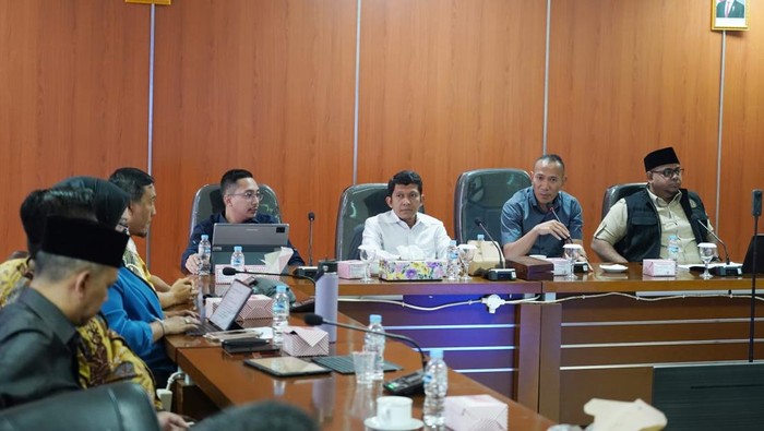 Dewan Perwakilan Rakyat Daerah (DPRD) Kota Bogor menggelar rapat kerja bersama Sekretaris Daerah (Sekda) Kota Bogor beserta jajaran dinas terkait di Gedung DPRD Kota Bogor pada Rabu 24 Juni 2026.