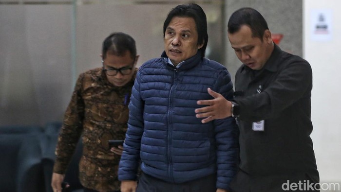 Eks Sekjen MPR RI Maruf Cahyono meninggalkan gedung KPK Jakarta, Kamis (25/6/2026) usai diperiksa tim penyidik. Maruf Cahyono diperiksa sebagai tersangka  terkait kasus dugaan gratifikasi di lingkungan Majelis Permusyawaratan Rakyat (MPR).