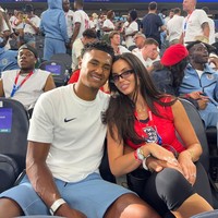 WAG Ollie Watkins Alami Malfungsi Busana di Piala Dunia, Terpaksa Ganti Outfit