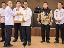 Raih Predikat Informatif, Pemkot Pekanbaru dapat Penghargaan KI Riau Award 2025