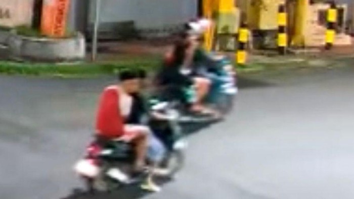 Geng motor di Makassar menganiaya selebgram wanita di jalanan.