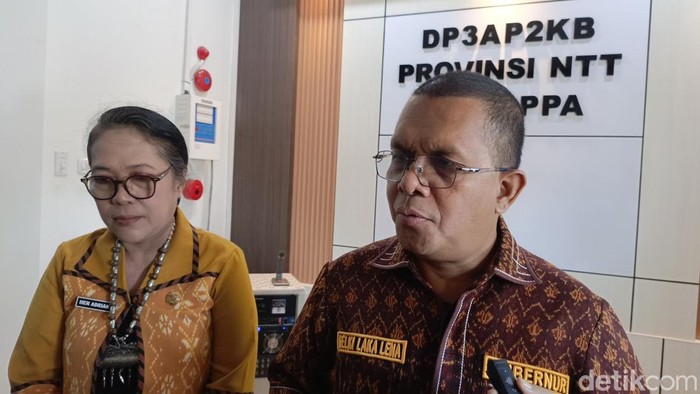 Gubernur NTT, Emanuel Melkiades Laka Lena didampingi Kadis DP3AP2KB NTT Iien Adriany, saat memberikan keterangan kepada awak media, Kamis (25/6/2026). (Simon Selly/detikBali)