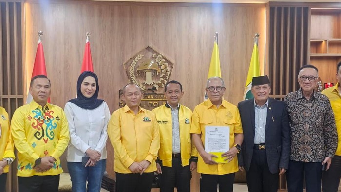 Ilham Arief Sirajuddin (IAS) menerima surat diskresi dari Ketum Golkar Bahlil Lahadalia untuk maju Musda Golkar Sulsel.