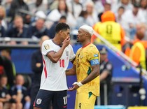 Bellingham Terciduk Pakai Gestur Tutup Mulut ke Pemain Ghana, Wasit Abaikan?