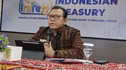 Kepala Kanwil DJPb, Adi Setiawan, dalam konferensi pers di aula kantornya, Kamis (25/6/2026). (Simon Selly/detikBali)