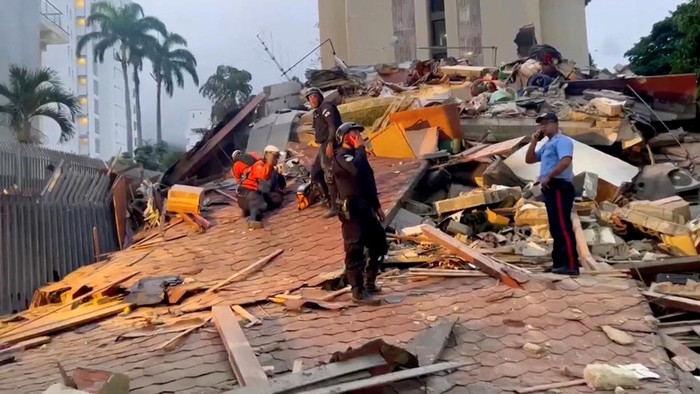 Kerusakan efek gempa di Caracas, Venezuela (. REUTERS TV/via REUTERS)
