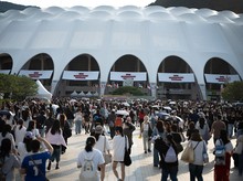 Video Calo Konser K-Pop di Korsel Dicidukin, Ada yang Jual 8 Kali Harga Asli