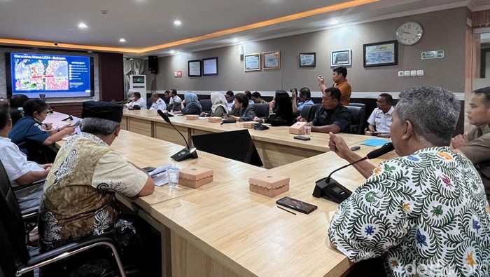Kunjungan DPRD Banyuwangi ke Kantor ASDP terkait kemacetan berkepanjangan di Pelabuhan Ketapang.