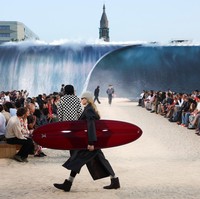 Show Louis Vuitton Panen Kritik, Bangun Air Terjun saat Paris Dilanda Heatwave