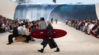 Show Louis Vuitton Panen Kritik, Bangun Air Terjun saat Paris Dilanda Heatwave