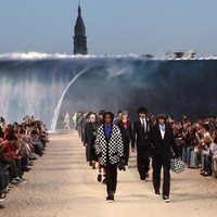 Paris Membara, Pharrell Williams Hadirkan Ombak Segar di Show Louis Vuitton