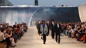 Paris Membara, Pharrell Williams Hadirkan Ombak Segar di Show Louis Vuitton