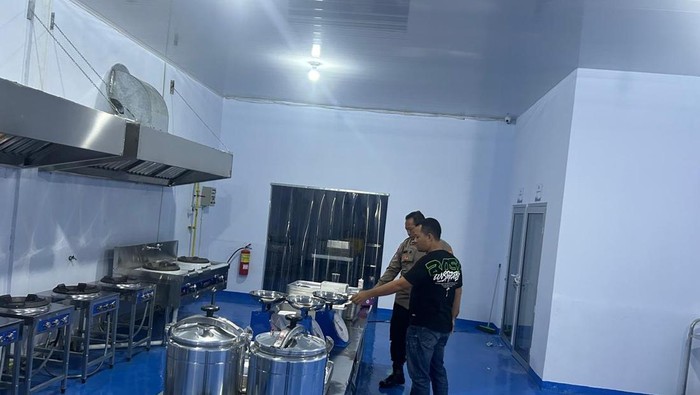 Polisi saat melakukan olah TKP pencurian yang terjadi di dapur MBG di Banyudono, Boyolali. Foto diunggah Kamis (25/6/2026).