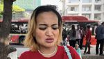 Mesra! Lina Mukherjee Makan Masakan Rumahan hingga Dinner Bareng Suami