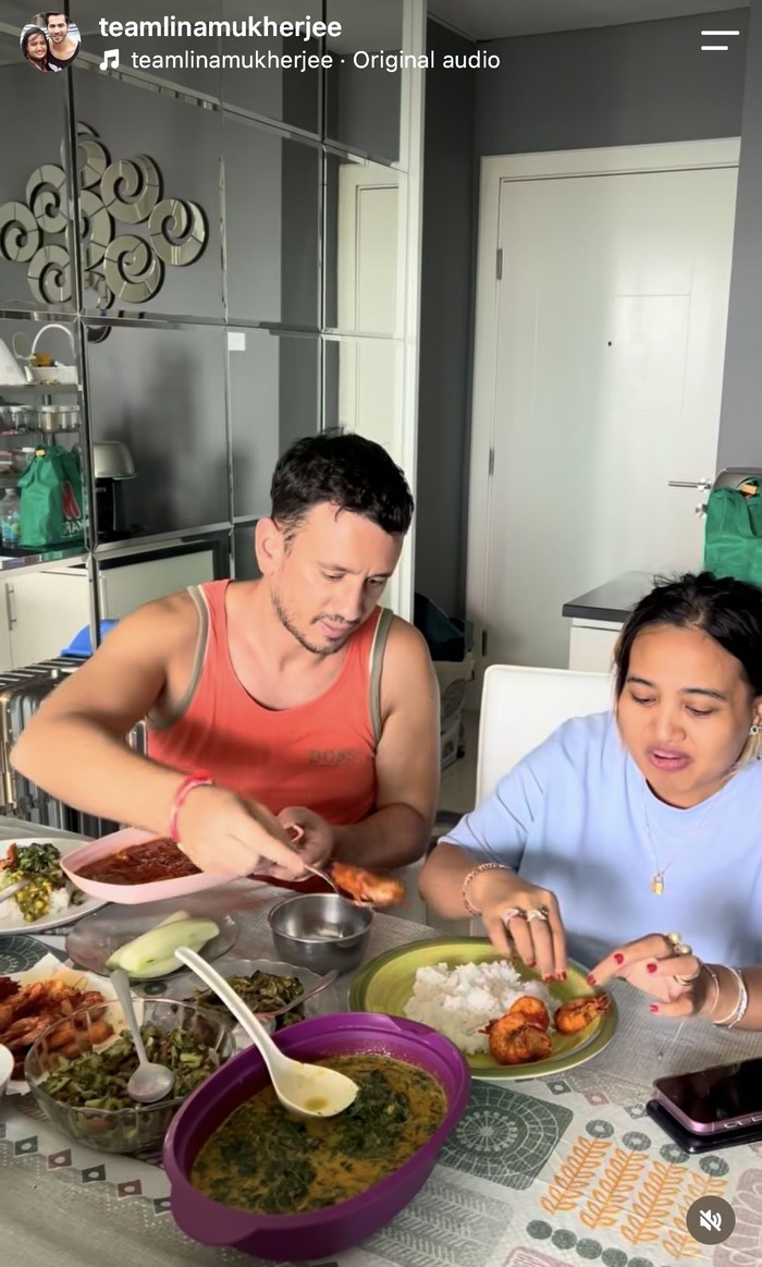 Mesra! Lina Mukherjee Makan Masakan Rumahan hingga Dinner Bareng Suami