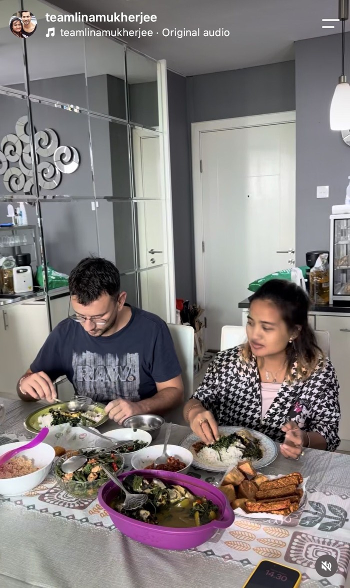 Mesra! Lina Mukherjee Makan Masakan Rumahan hingga Dinner Bareng Suami