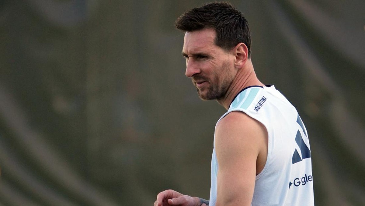 Messi Pimpin Latihan Argentina Jelang Laga Penentuan Messi Pimpin Latihan Argentina Jelang Laga Penentuan