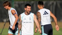Viral Messi Ngalah Tiup Lilin Ulang Tahun, Staf Duluan