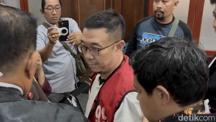Samuel Ardi Kristanto saat menjalani sidang tuntutan di PN Surabaya