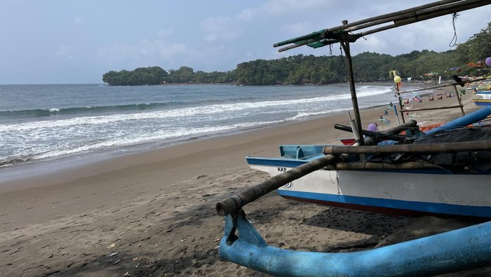 Pantai Batukaras di Pangandaran