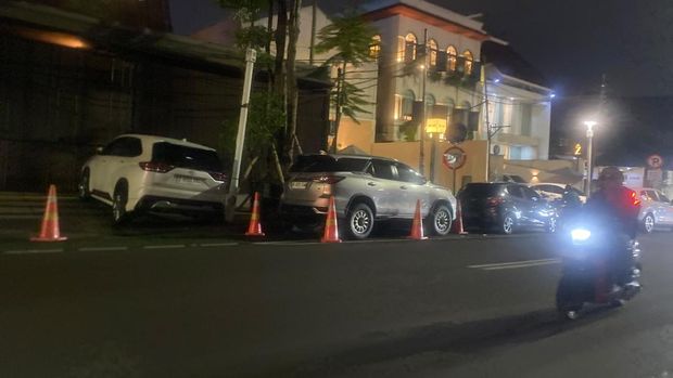 Parkir liar di Jalan Senopati, Jakarta Selatan