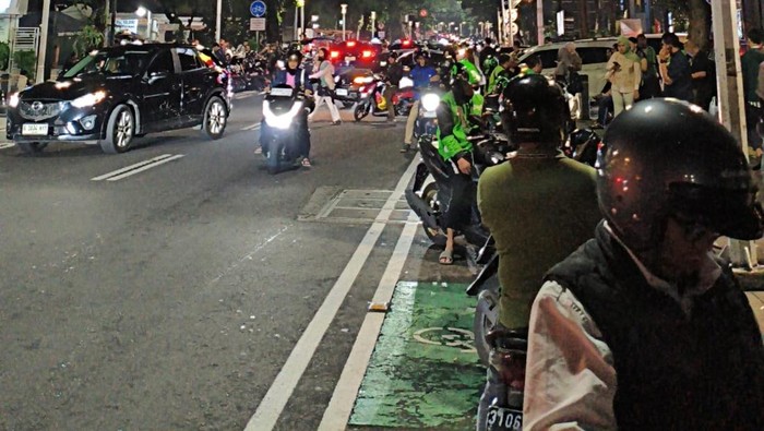 Parkir liar di Jalan Senopati, Jakarta Selatan