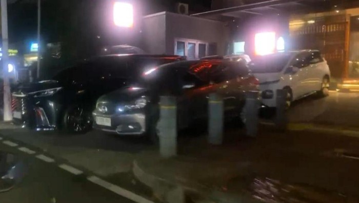 Parkir liar di Jalan Senopati, Jakarta Selatan
