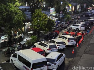 Parkir on the Street Diterapkan di Cawang, Masih Makan 2 Lajur Jalan