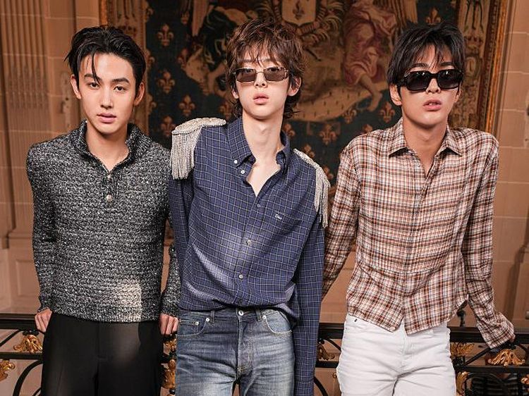 BIGHIT Family Ngumpul! Jimin BTS & Trio CORTIS Hadiri Show Dior di Paris