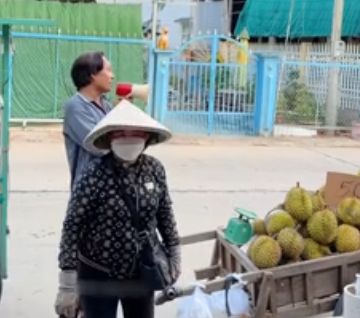 Kreatif! Pedagang Bakpao Bikin Lagu untuk Bantu Penjual Durian Promosi