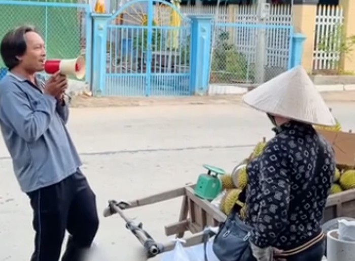 Kreatif! Pedagang Bakpao Bikin Lagu untuk Bantu Penjual Durian Promosi